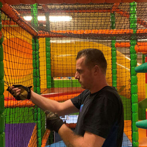 Reparatie indoor speeltuin ELI Play service team